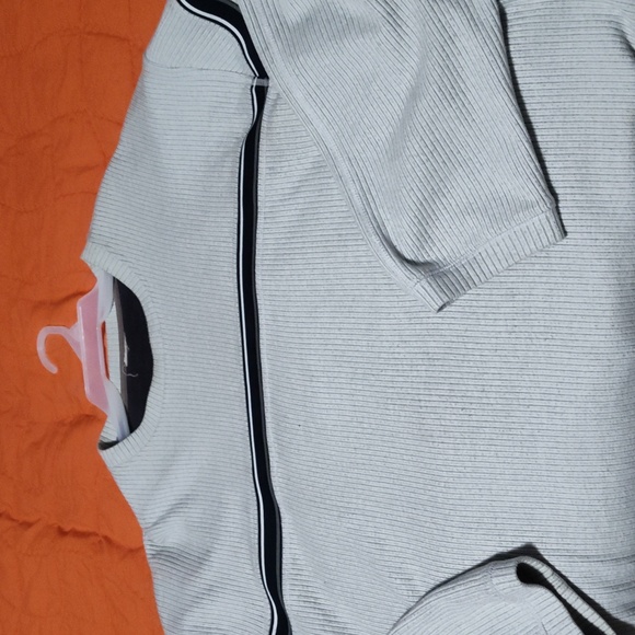 Sweaters - Picture 8 of 9